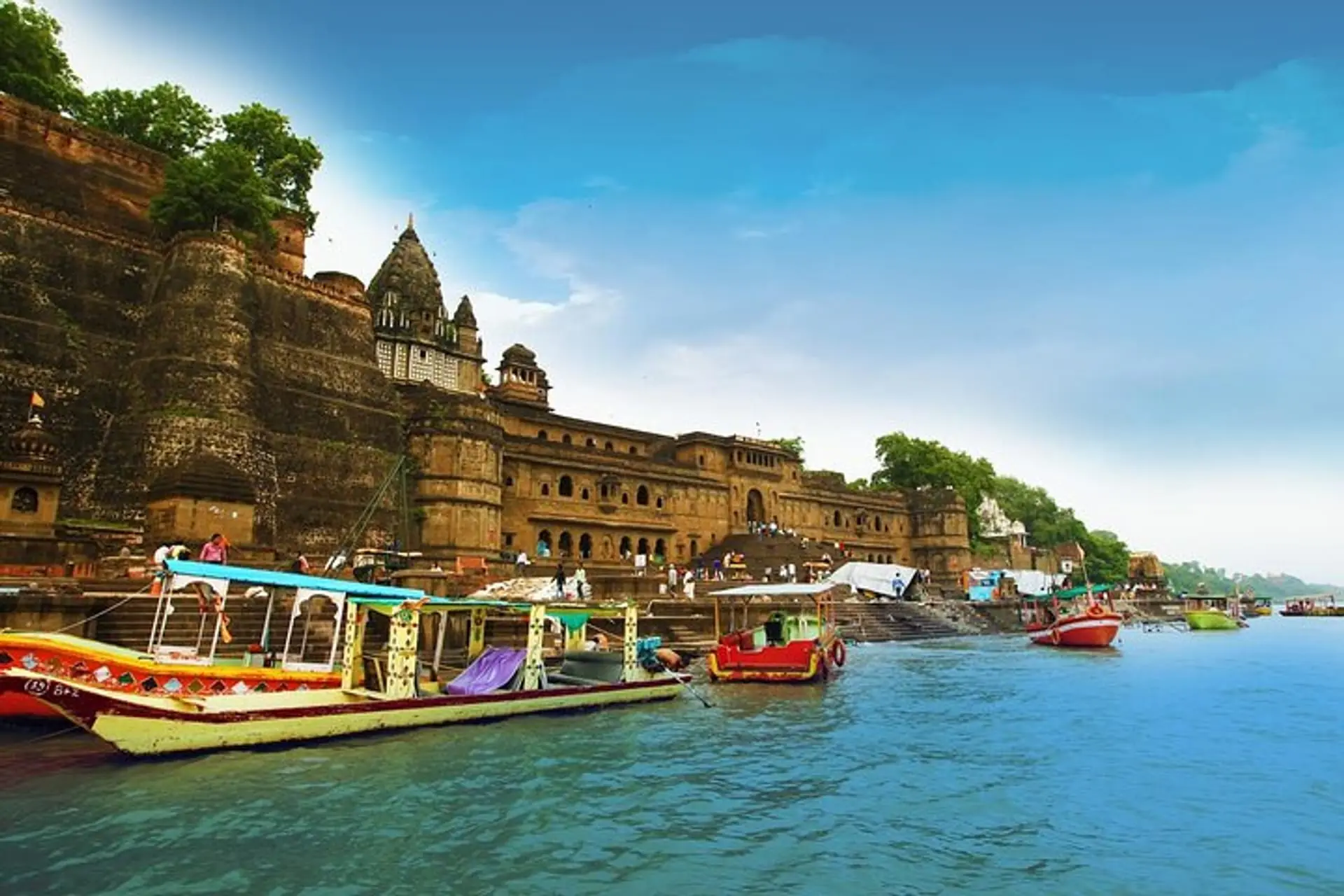 Indore to Maheshwar Taxi